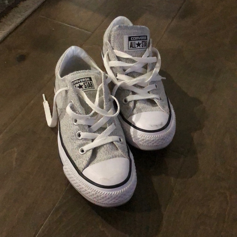 Grey low top converse